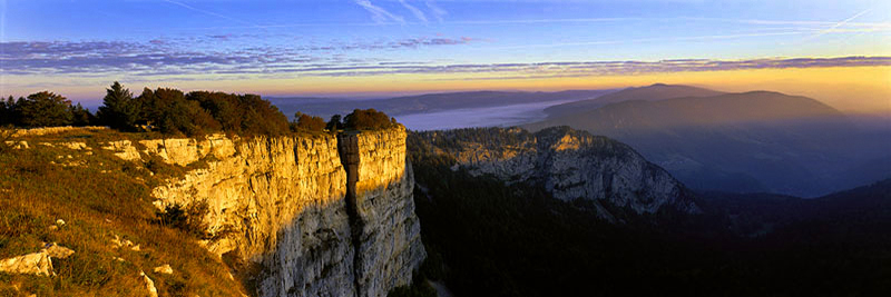 LIGHT ON THE EDGE